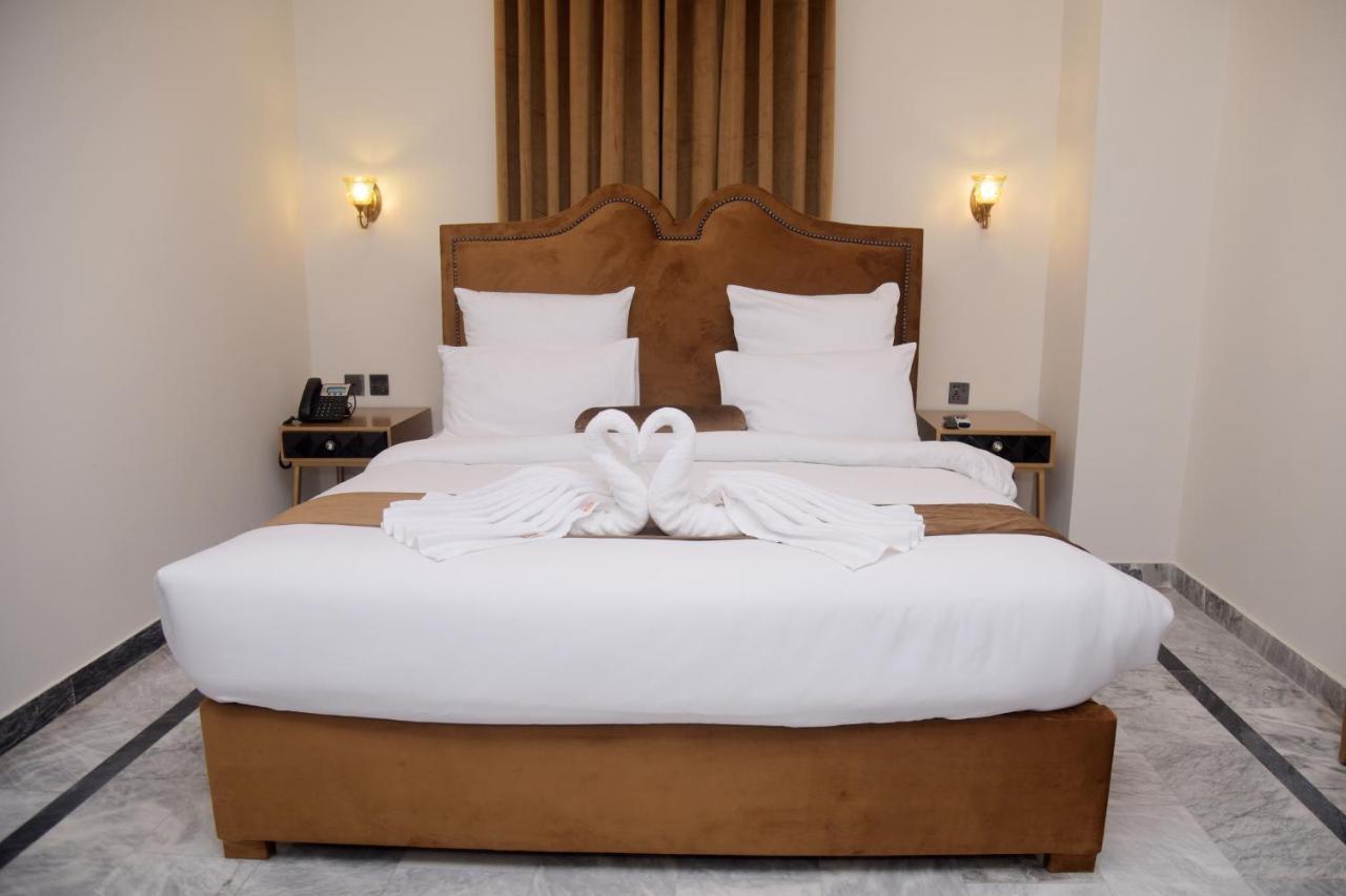 The Rich Hotel & Apartments Lahore Ngoại thất bức ảnh