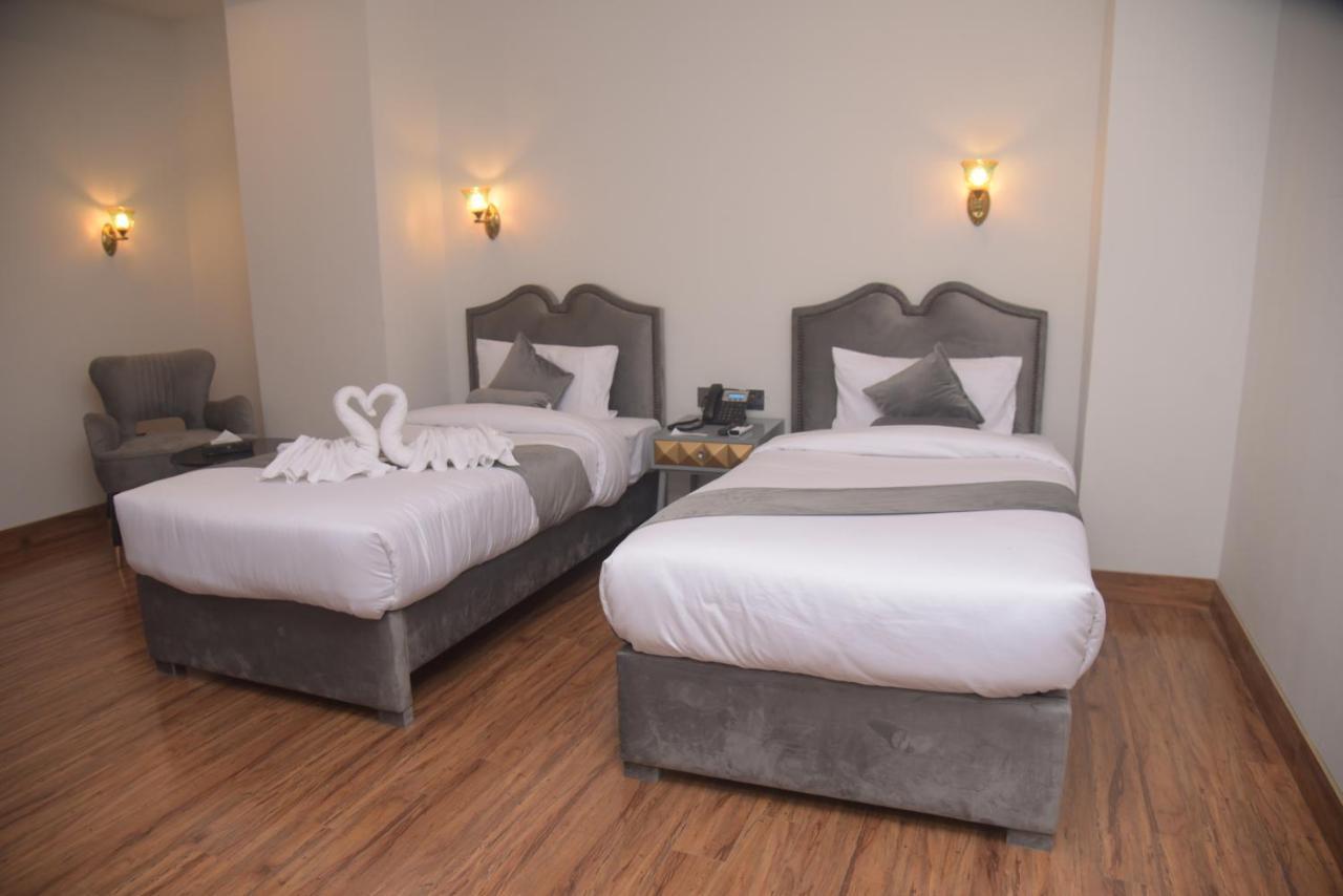The Rich Hotel & Apartments Lahore Ngoại thất bức ảnh