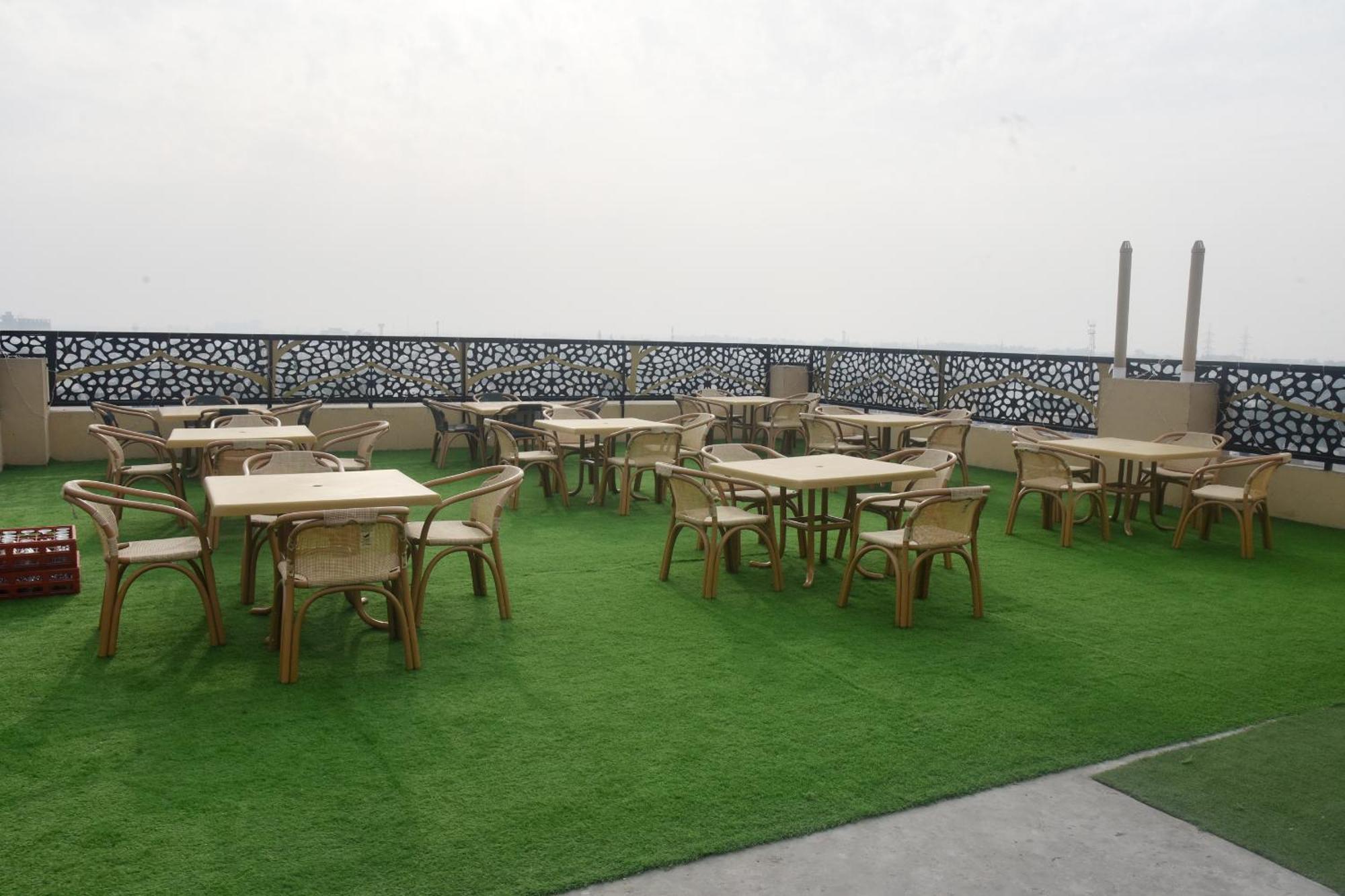 The Rich Hotel & Apartments Lahore Ngoại thất bức ảnh
