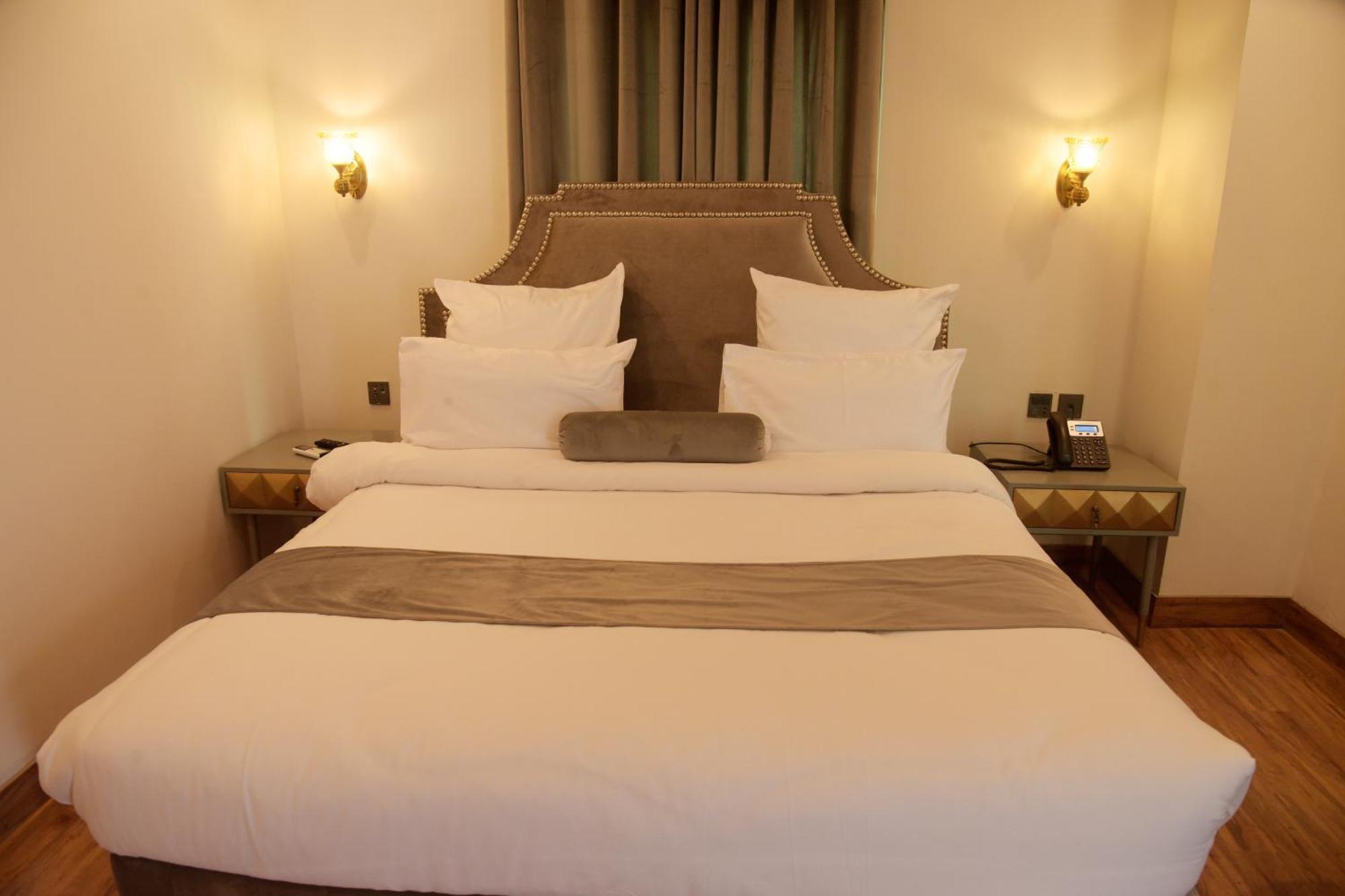 The Rich Hotel & Apartments Lahore Ngoại thất bức ảnh