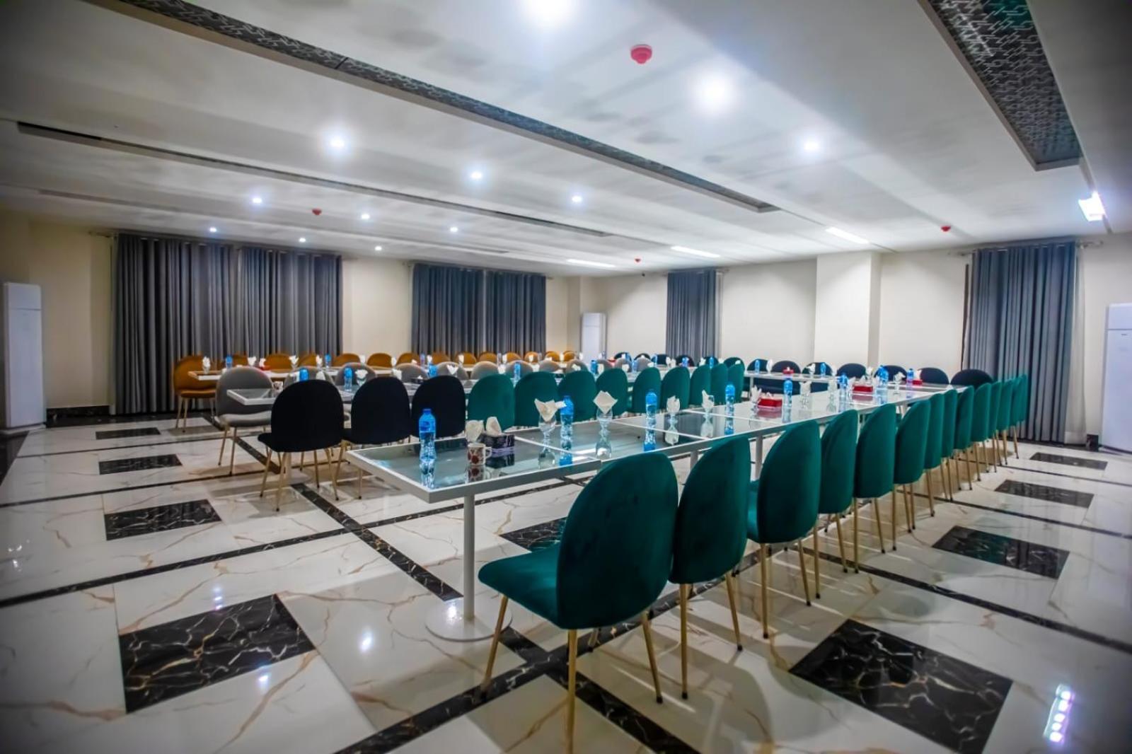 The Rich Hotel & Apartments Lahore Ngoại thất bức ảnh