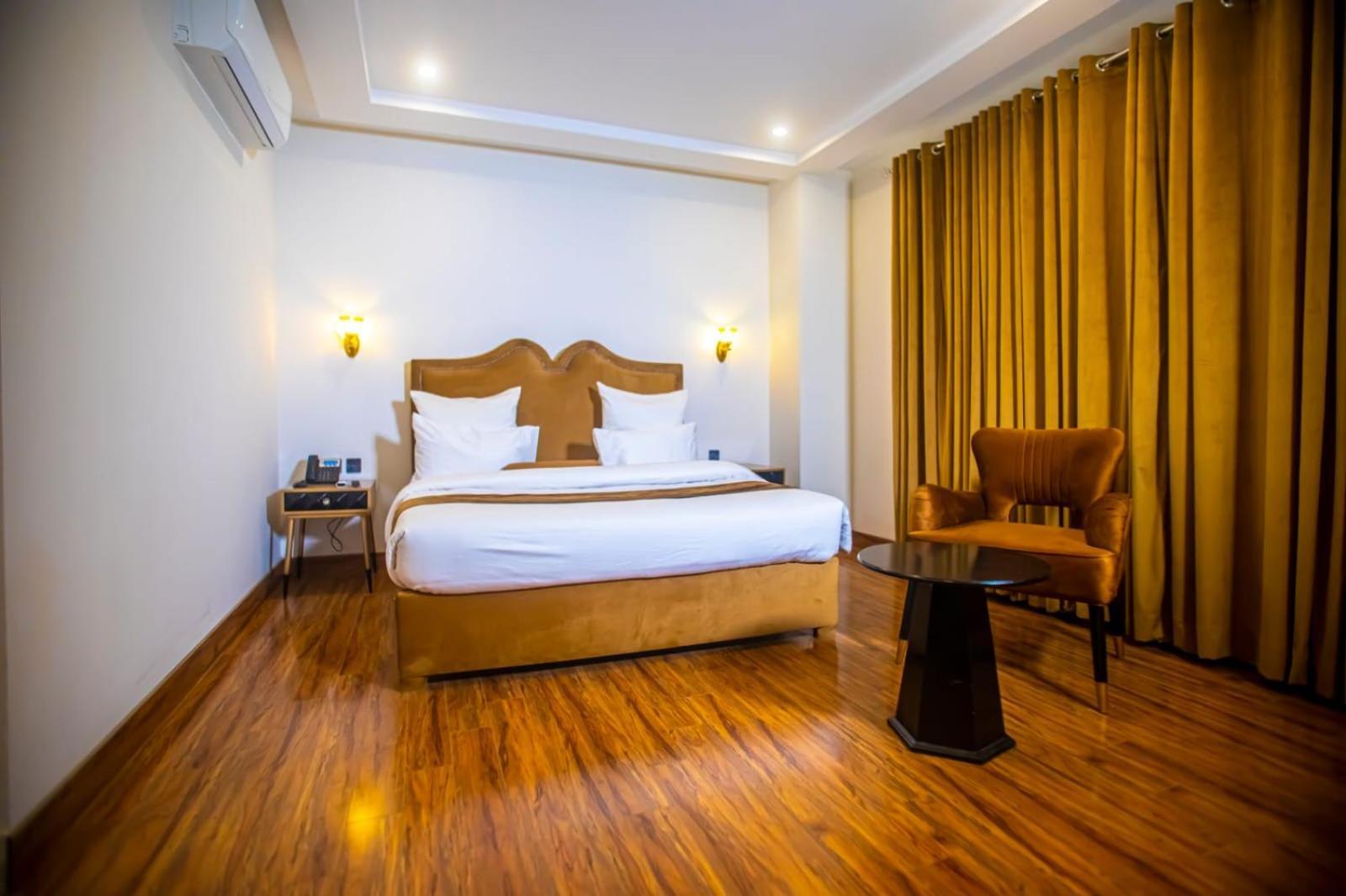 The Rich Hotel & Apartments Lahore Ngoại thất bức ảnh