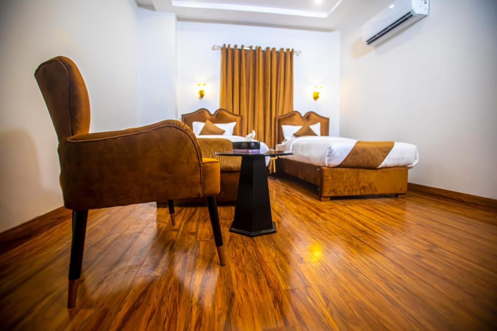 The Rich Hotel & Apartments Lahore Ngoại thất bức ảnh