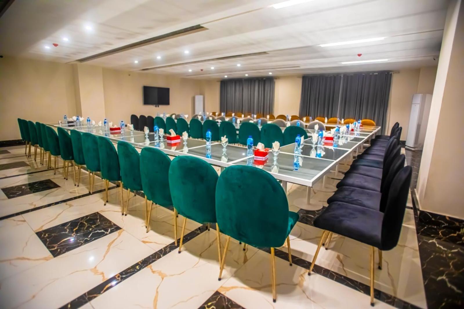 The Rich Hotel & Apartments Lahore Ngoại thất bức ảnh