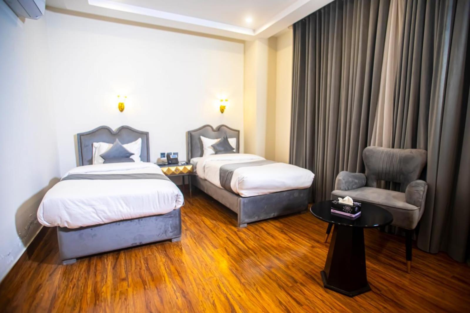 The Rich Hotel & Apartments Lahore Ngoại thất bức ảnh