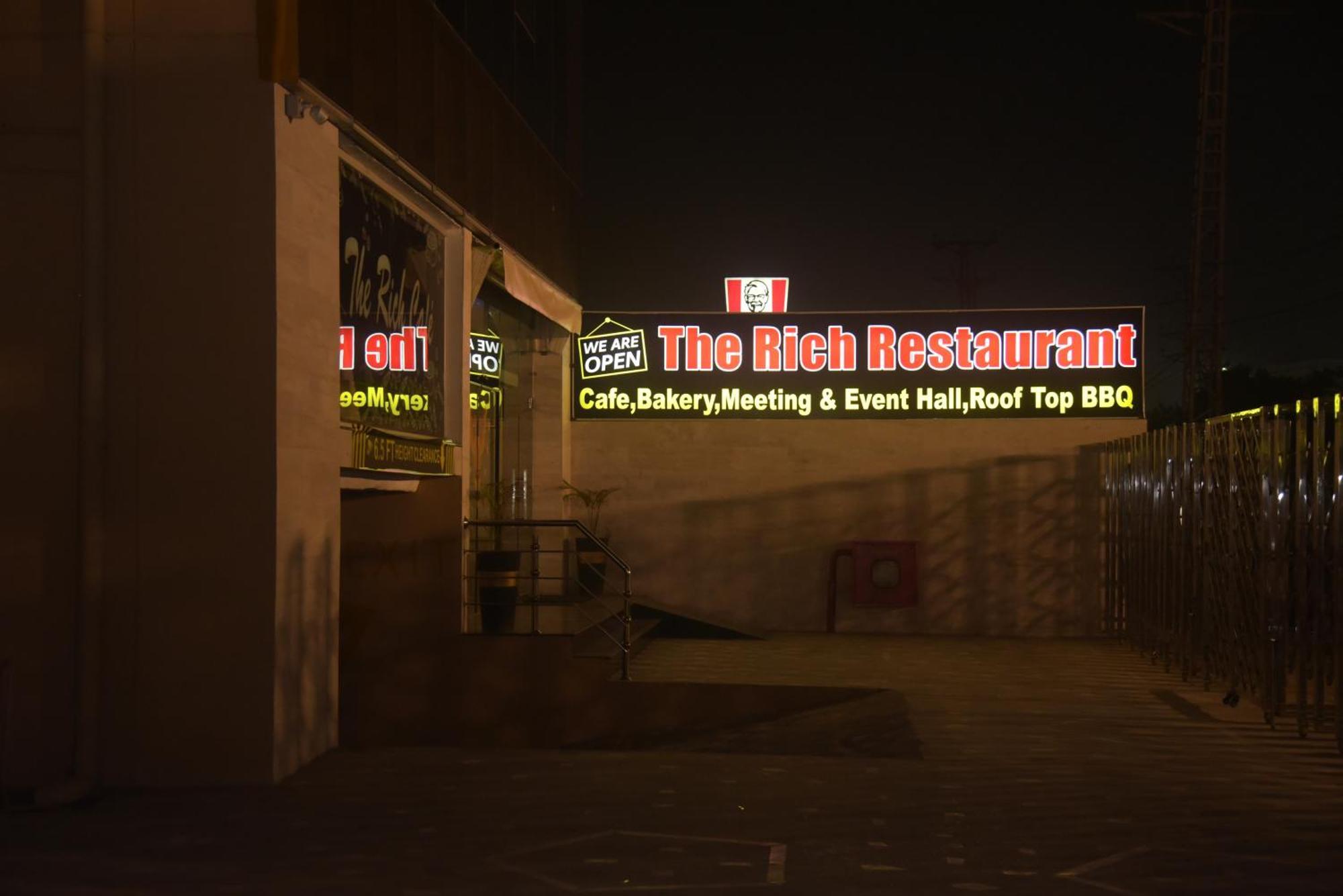 The Rich Hotel & Apartments Lahore Ngoại thất bức ảnh