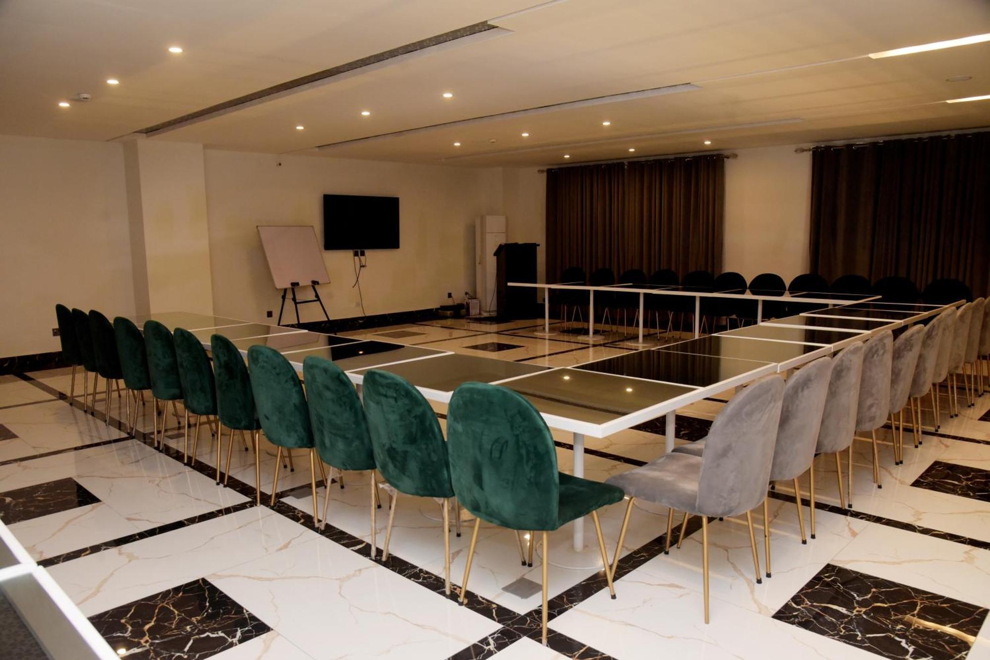 The Rich Hotel & Apartments Lahore Ngoại thất bức ảnh