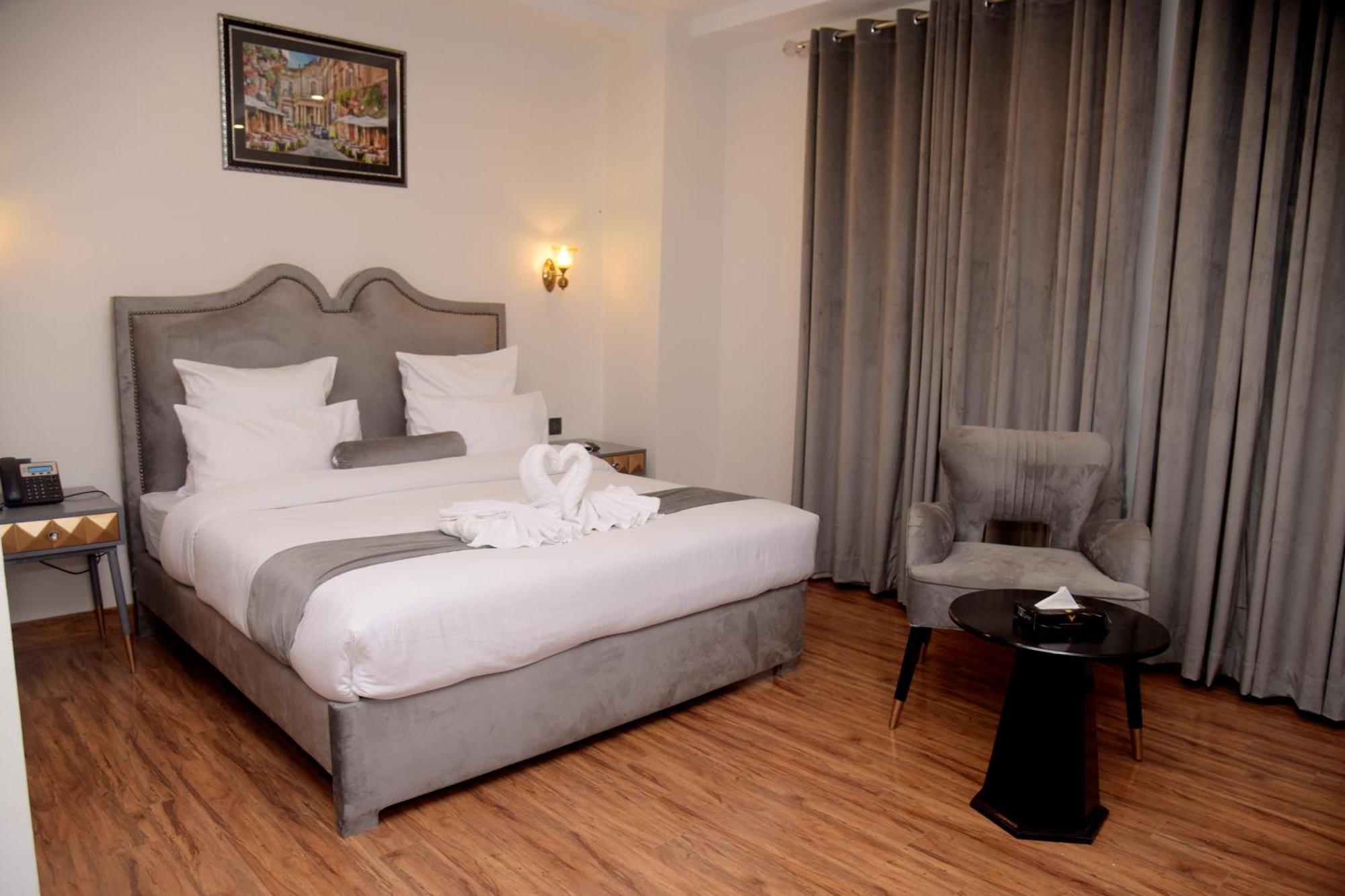 The Rich Hotel & Apartments Lahore Ngoại thất bức ảnh