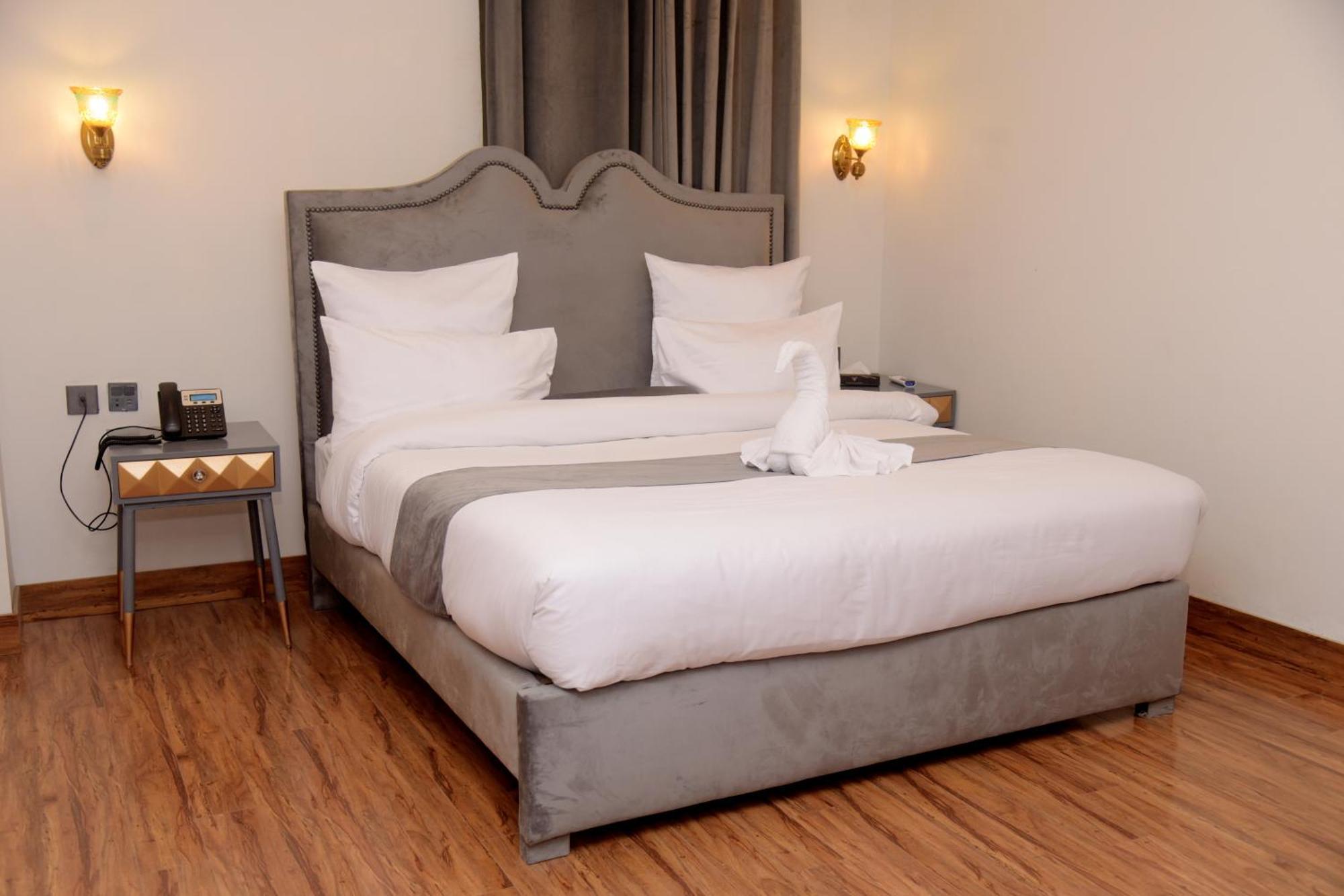 The Rich Hotel & Apartments Lahore Ngoại thất bức ảnh